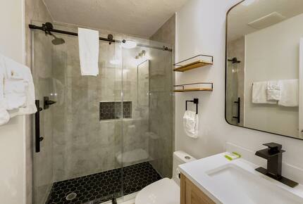 Siesta Key Beach Retreat - Siesta Key, Sarasota, Florida