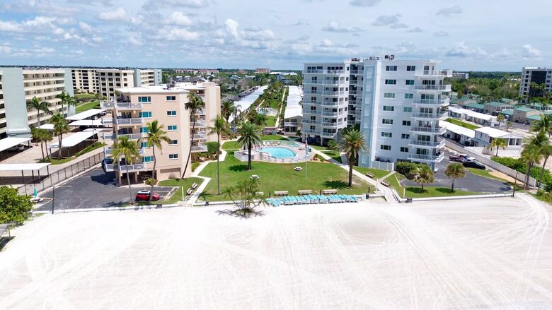 Siesta Key Beach Retreat - Siesta Key, Sarasota, Florida