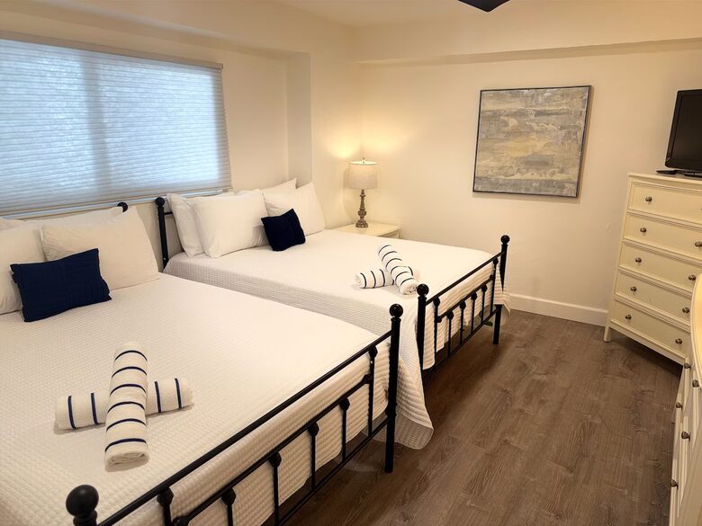 Siesta Key Beach Retreat - Siesta Key, Sarasota, Florida