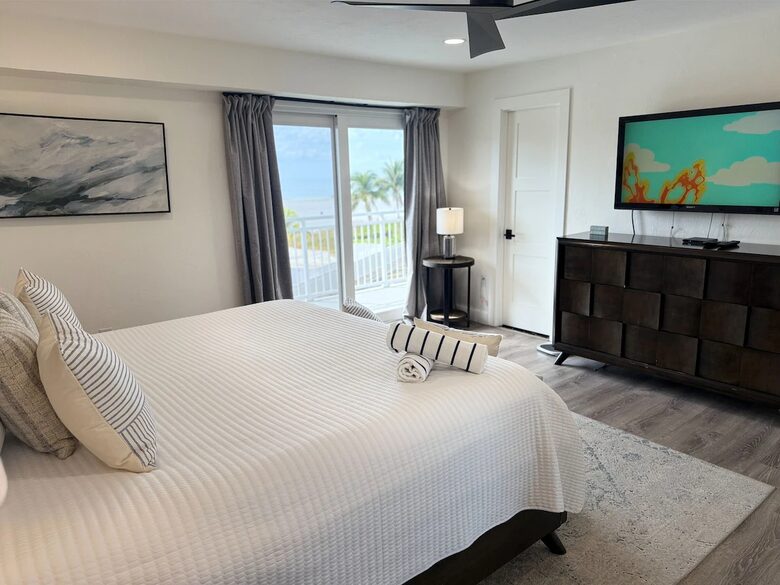 Siesta Key Beach Retreat - Siesta Key, Sarasota, Florida