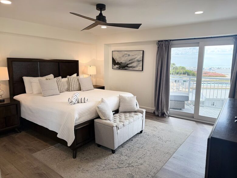 Siesta Key Beach Retreat - Siesta Key, Sarasota, Florida