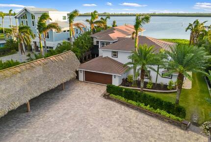 Waterfront Bradenton Home with Heated Pool - Bradenton, Florida