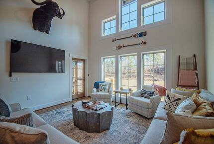 Harmony Cove Modern Getaway - Eclectic, Alabama