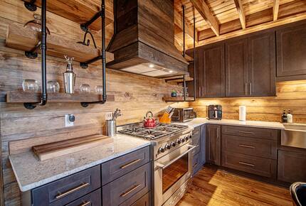 Harmony Cove Modern Getaway - Eclectic, Alabama