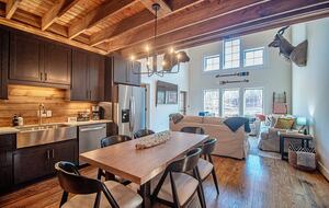 Harmony Cove Modern Getaway - Eclectic, Alabama