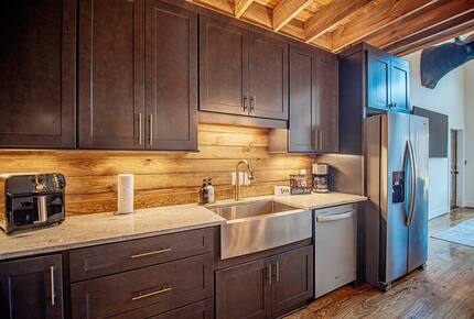 Harmony Cove Modern Getaway - Eclectic, Alabama