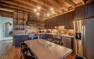 Harmony Cove Modern Getaway - Eclectic, Alabama