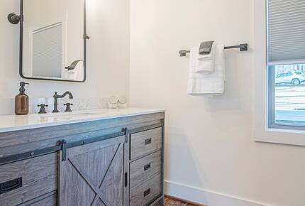 Harmony Cove Modern Getaway - Eclectic, Alabama