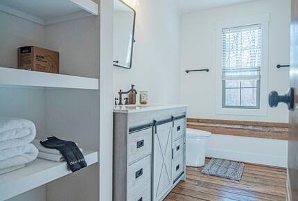 Harmony Cove Modern Getaway - Eclectic, Alabama