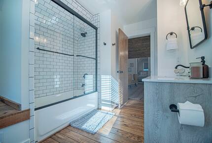 Harmony Cove Modern Getaway - Eclectic, Alabama