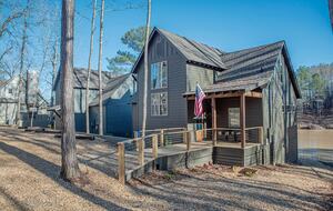 Harmony Cove Modern Getaway - Eclectic, Alabama