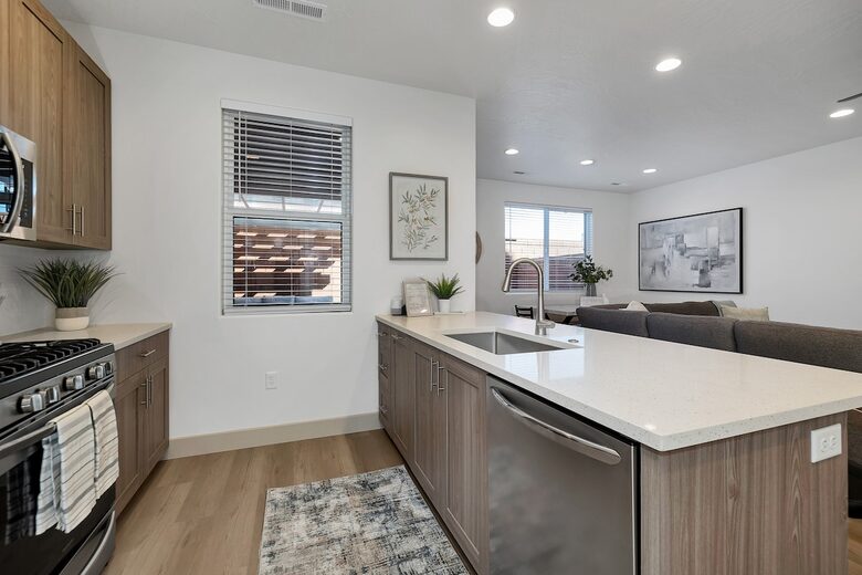 New St. George Getaway "Sunny Daze"! - Santa Clara, Utah