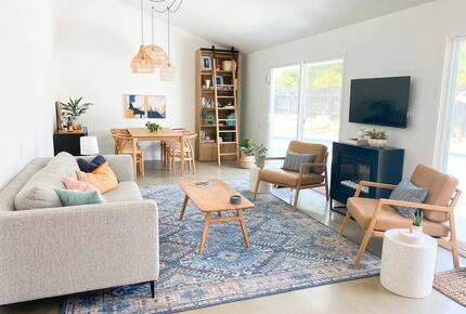 Designer Palm Springs Retreat with Heated Pool & Mountain Views - Palm Springs, California