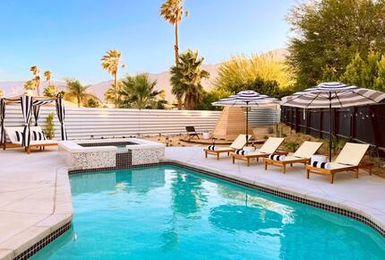 Designer Palm Springs Retreat with Heated Pool & Mountain Views - Palm Springs, California