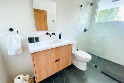 Designer Palm Springs Retreat with Heated Pool & Mountain Views - Palm Springs, California