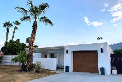 Designer Palm Springs Retreat with Heated Pool & Mountain Views - Palm Springs, California