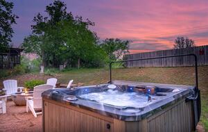 Rustic-Luxury Farmhouse Minutes from Fredericksburg Main Street - Fredericksburg, Texas