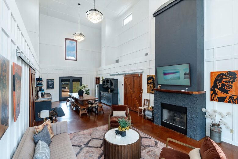 Rustic-Luxury Farmhouse Minutes from Fredericksburg Main Street - Fredericksburg, Texas