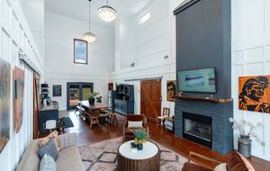 Rustic-Luxury Farmhouse Minutes from Fredericksburg Main Street - Fredericksburg, Texas