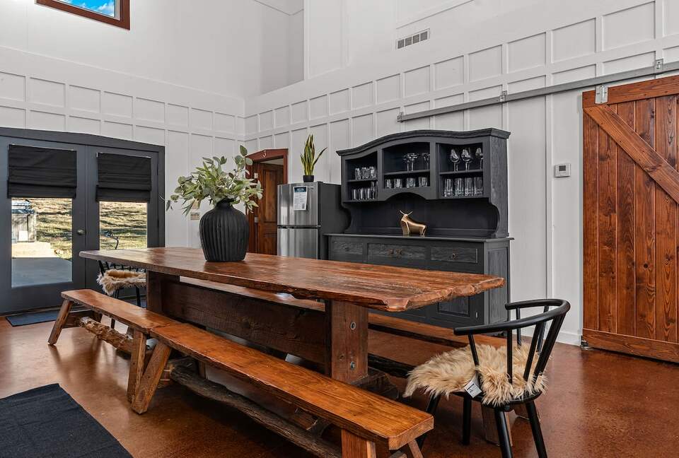 Rustic-Luxury Farmhouse Minutes from Fredericksburg Main Street - Fredericksburg, Texas