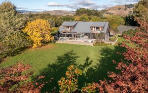 A Peaceful Architectural Sanctuary with Spa Pool - Te Horo, New Zealand