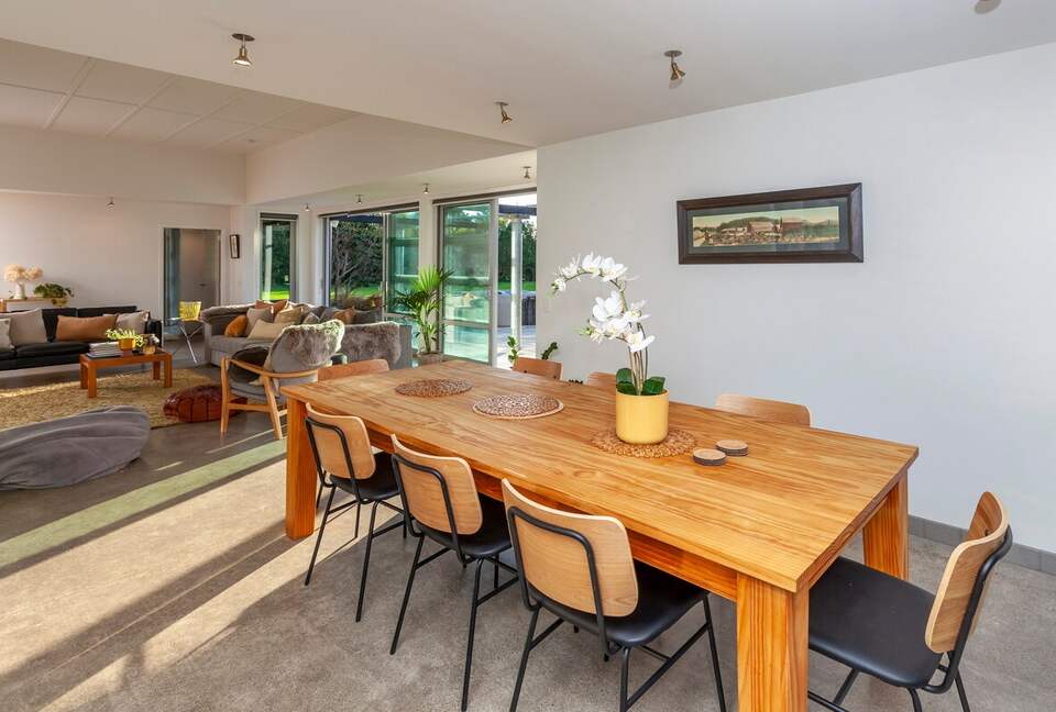 A Peaceful Architectural Sanctuary with Spa Pool - Te Horo, New Zealand