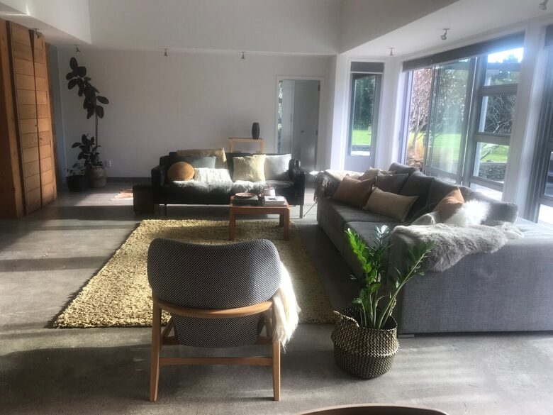 A Peaceful Architectural Sanctuary with Spa Pool - Te Horo, New Zealand