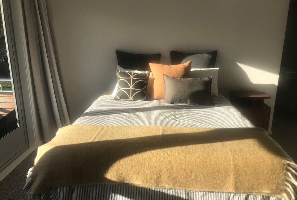 A Peaceful Architectural Sanctuary with Spa Pool - Te Horo, New Zealand