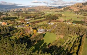 A Peaceful Architectural Sanctuary with Spa Pool - Te Horo, New Zealand