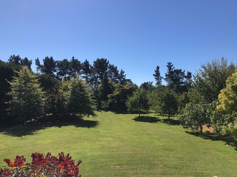 A Peaceful Architectural Sanctuary with Spa Pool - Te Horo, New Zealand