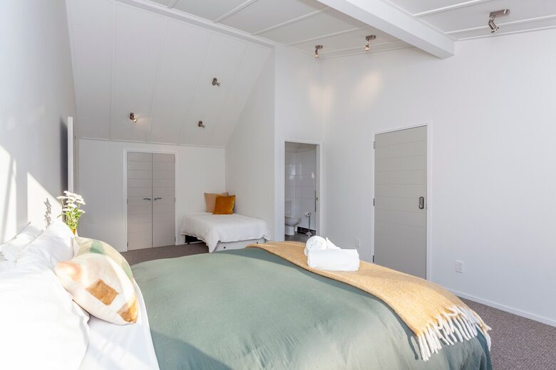 A Peaceful Architectural Sanctuary with Spa Pool - Te Horo, New Zealand