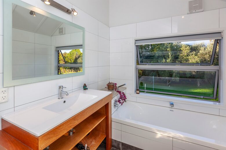 A Peaceful Architectural Sanctuary with Spa Pool - Te Horo, New Zealand