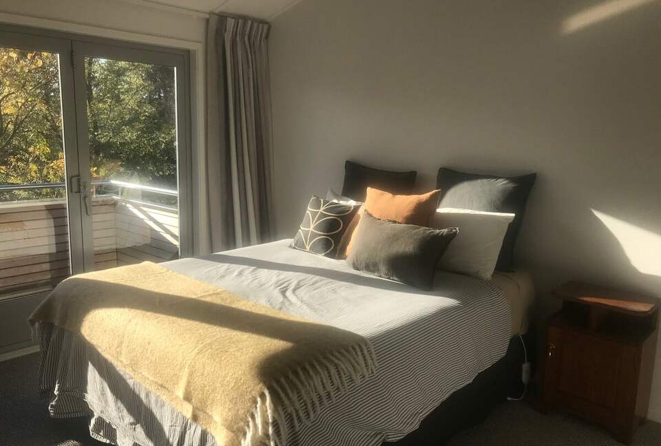 A Peaceful Architectural Sanctuary with Spa Pool - Te Horo, New Zealand