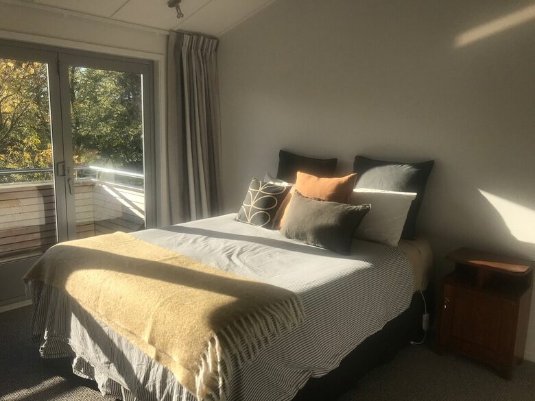 A Peaceful Architectural Sanctuary with Spa Pool - Te Horo, New Zealand