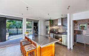 A Peaceful Architectural Sanctuary with Spa Pool - Te Horo, New Zealand