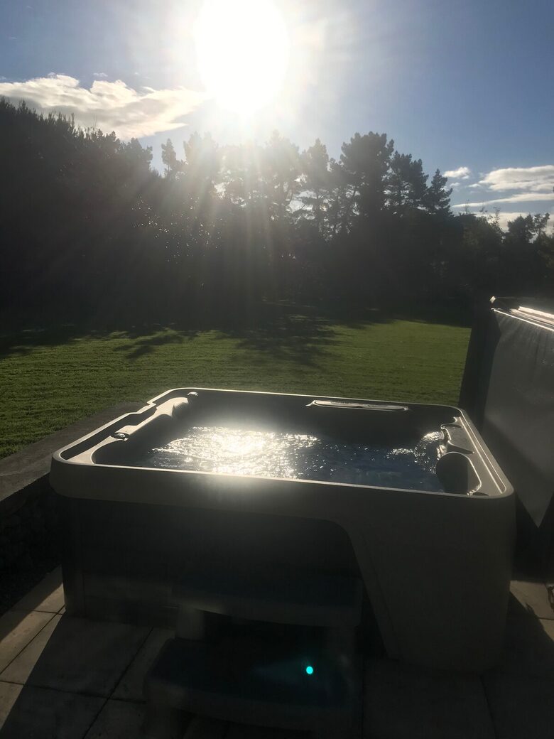 A Peaceful Architectural Sanctuary with Spa Pool - Te Horo, New Zealand