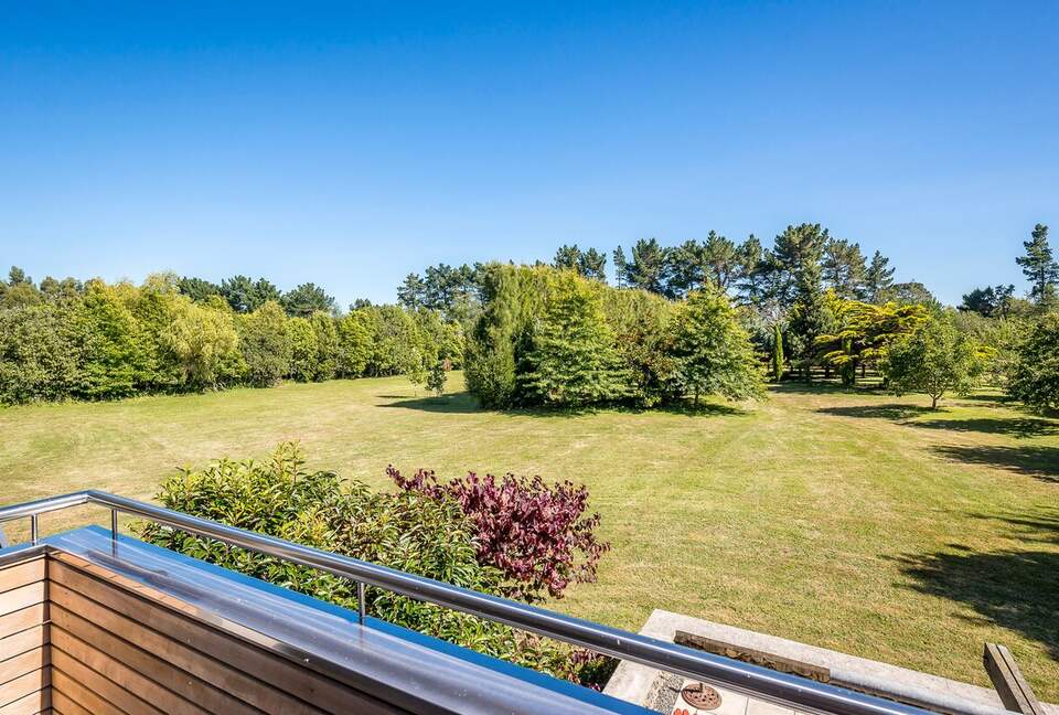 A Peaceful Architectural Sanctuary with Spa Pool - Te Horo, New Zealand