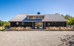 A Peaceful Architectural Sanctuary with Spa Pool - Te Horo, New Zealand