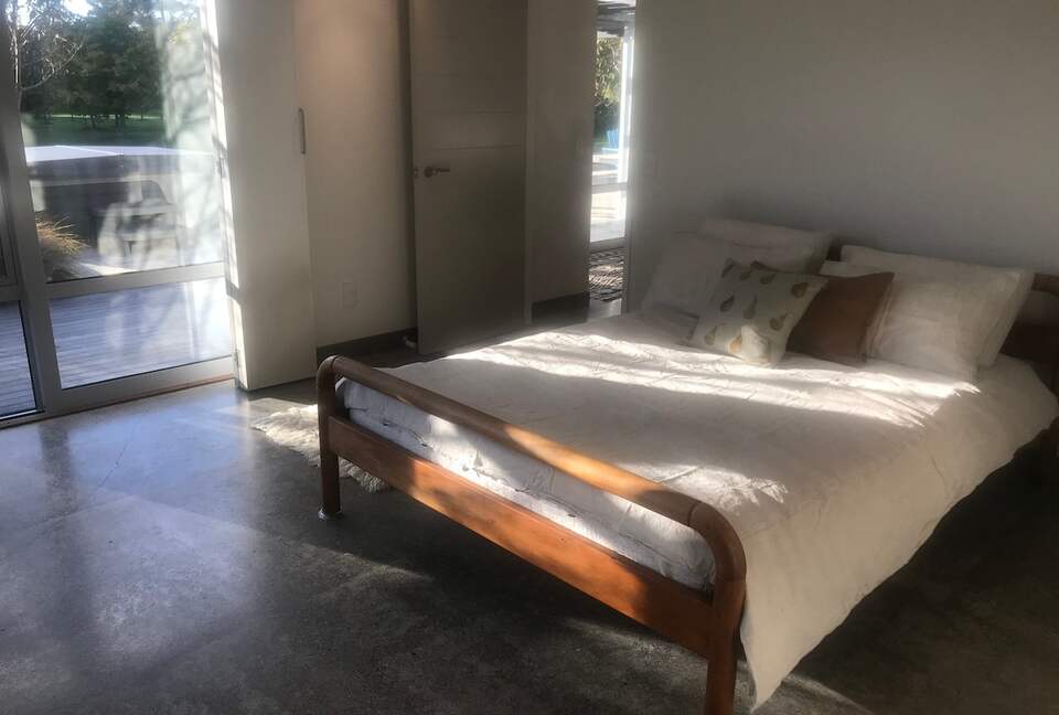 A Peaceful Architectural Sanctuary with Spa Pool - Te Horo, New Zealand