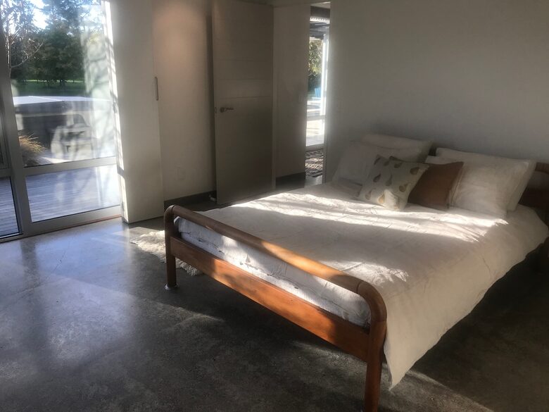 A Peaceful Architectural Sanctuary with Spa Pool - Te Horo, New Zealand