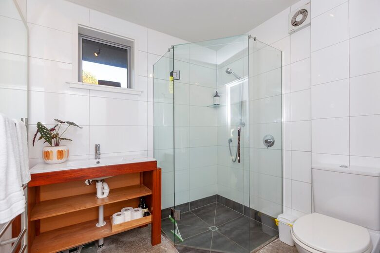 A Peaceful Architectural Sanctuary with Spa Pool - Te Horo, New Zealand