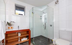 A Peaceful Architectural Sanctuary with Spa Pool - Te Horo, New Zealand