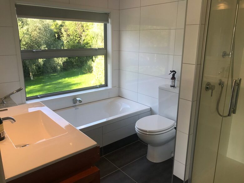 A Peaceful Architectural Sanctuary with Spa Pool - Te Horo, New Zealand