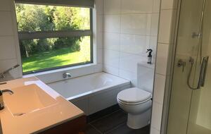 A Peaceful Architectural Sanctuary with Spa Pool - Te Horo, New Zealand