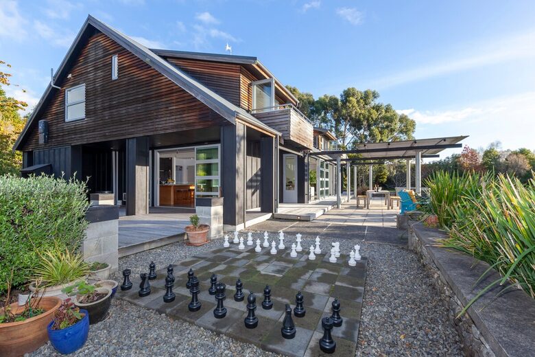 A Peaceful Architectural Sanctuary with Spa Pool - Te Horo, New Zealand