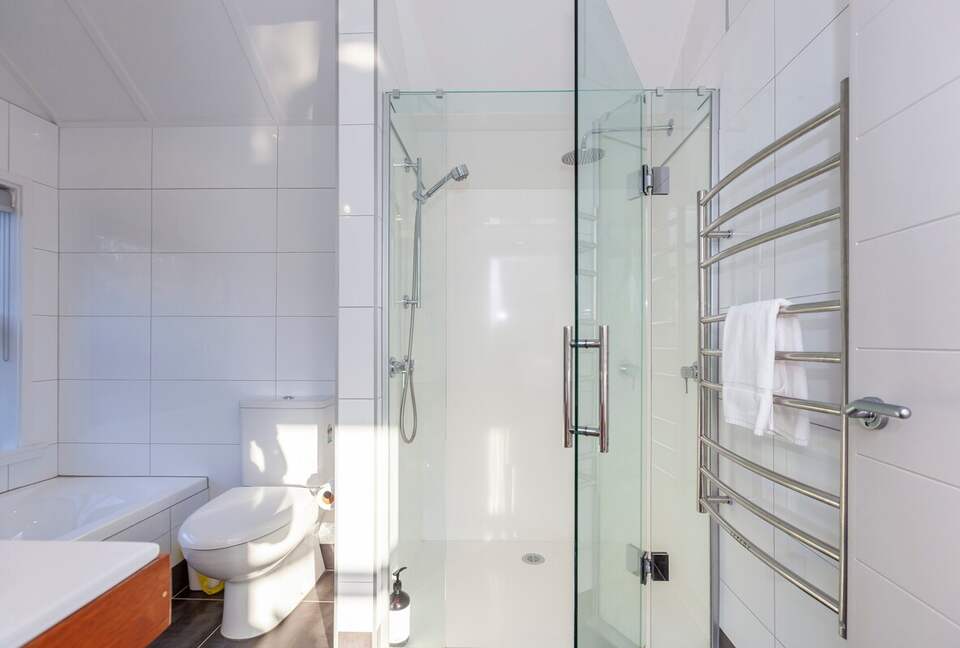 A Peaceful Architectural Sanctuary with Spa Pool - Te Horo, New Zealand