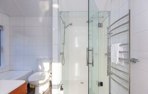 A Peaceful Architectural Sanctuary with Spa Pool - Te Horo, New Zealand