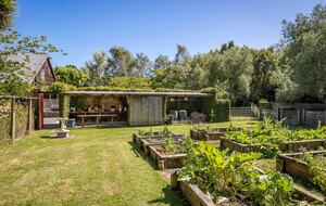 A Peaceful Architectural Sanctuary with Spa Pool - Te Horo, New Zealand
