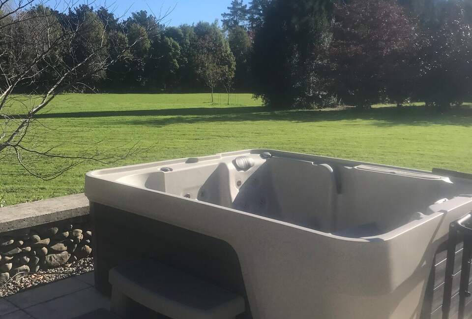 A Peaceful Architectural Sanctuary with Spa Pool - Te Horo, New Zealand