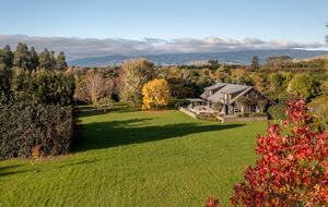 A Peaceful Architectural Sanctuary with Spa Pool - Te Horo, New Zealand